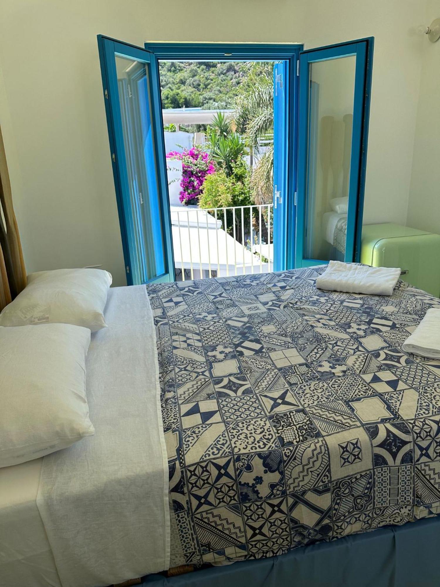 Art B&B Panarea Ngoại thất bức ảnh